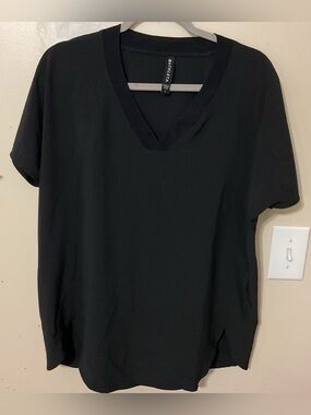 Athleta Black V-Neck Short Sleeve Performance Shirt Size L